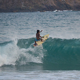 Local Axel Almazán floater on escollera’s left, Escolleras