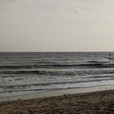 A south-westerly windswell wraps into this north Essex break 40 minutes before high water, Walton-On-The-Naze