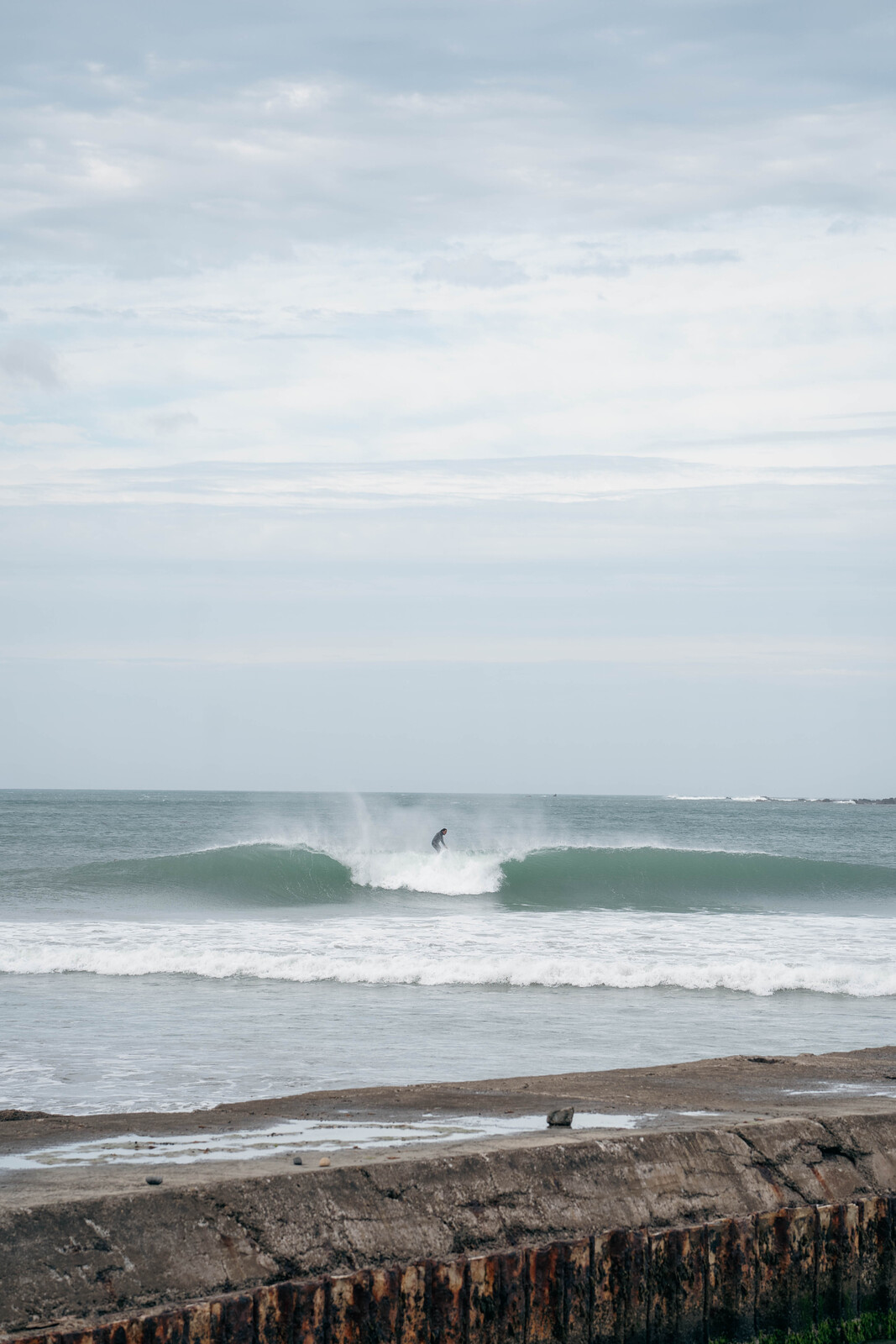 A-frame breaking with offshore blow-back, Lyall Bay