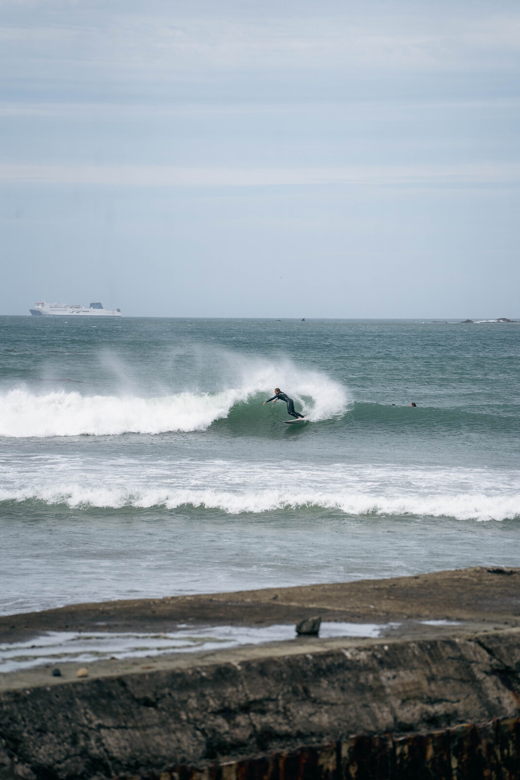 Getting in a top turn, Lyall Bay