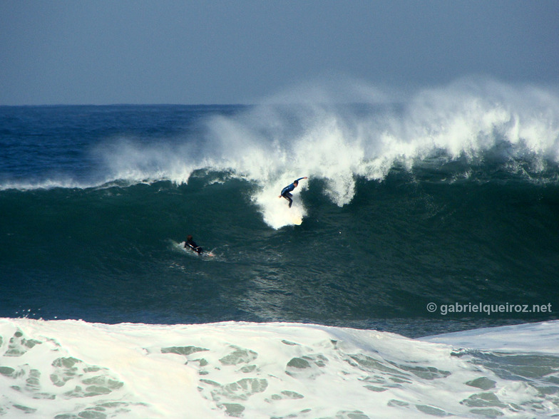 not identified surfer in a big drop!, Canto do Leblon