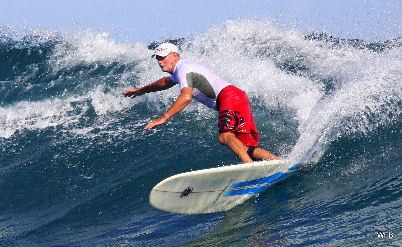 Bill cranking back to the reef at Nago Lefts Kavieng PNG