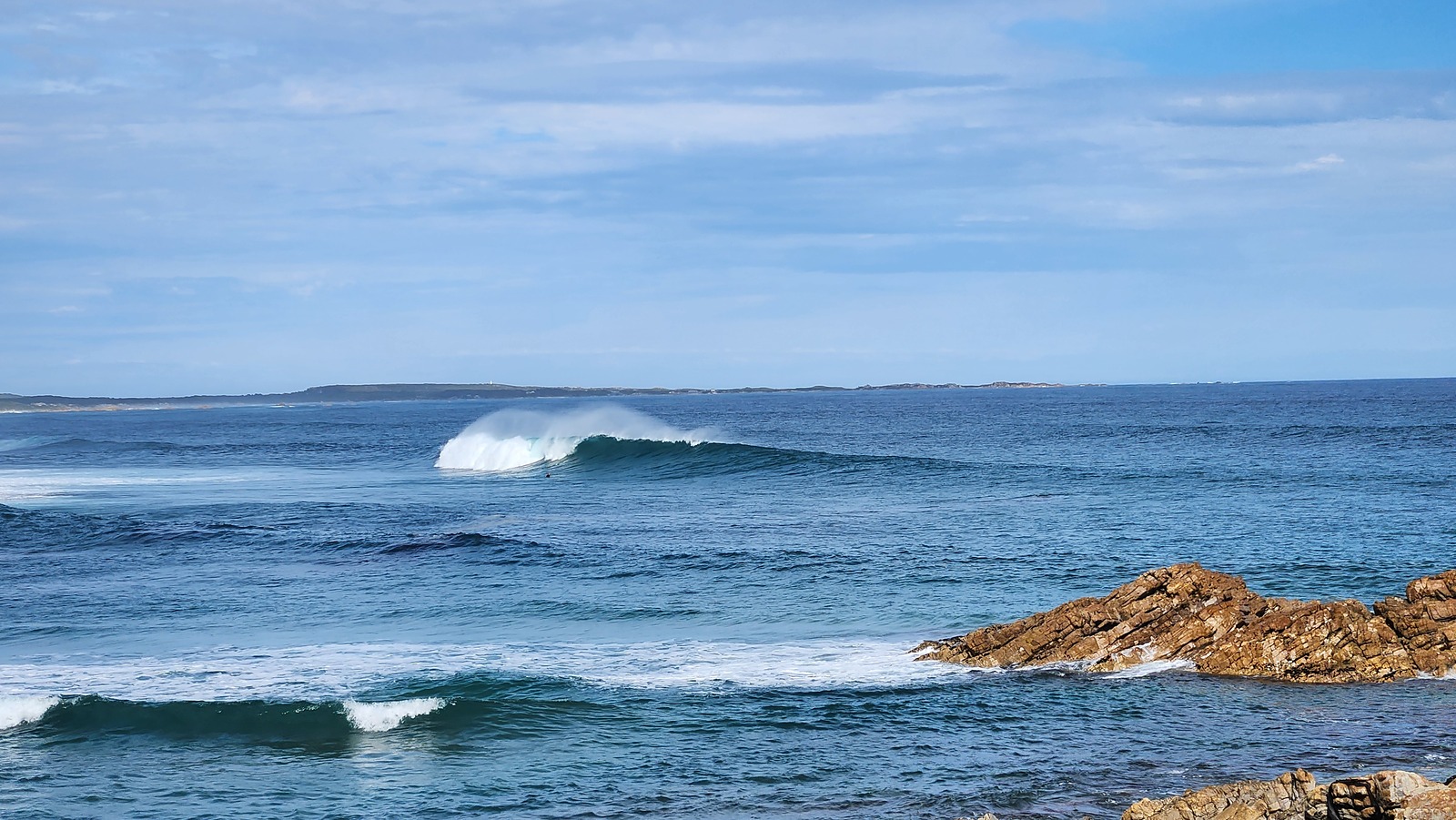 11 am 19/4/25, Lighthouse Beach