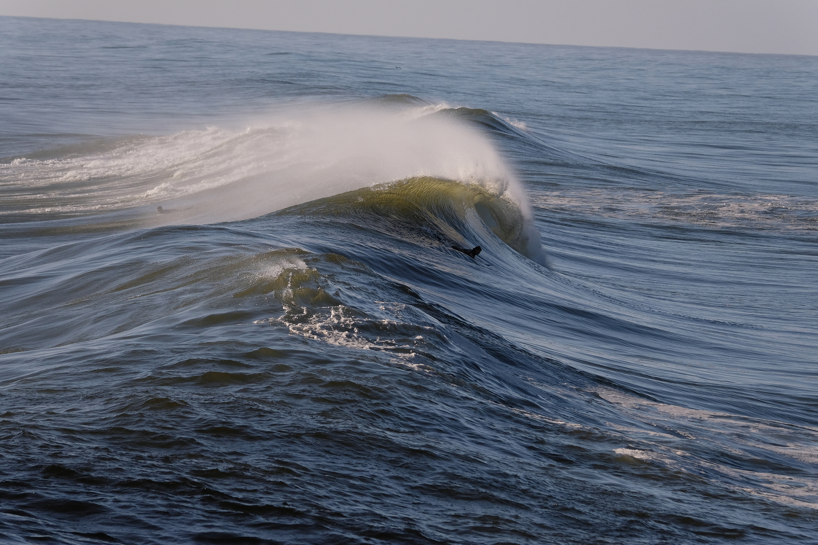 Perfect winter surf at Cobden Breakwater
