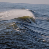 Perfect winter surf at Cobden Breakwater