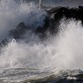 Heavy swell crashes into Cobden Breakwater