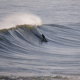Perfect winter surf at Cobden Breakwater