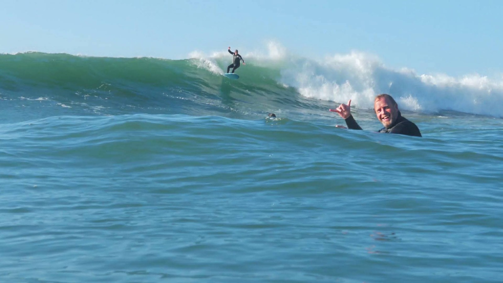 Surfs up, Victoria Bay