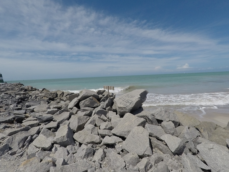 Dique de Cabedelo surf break