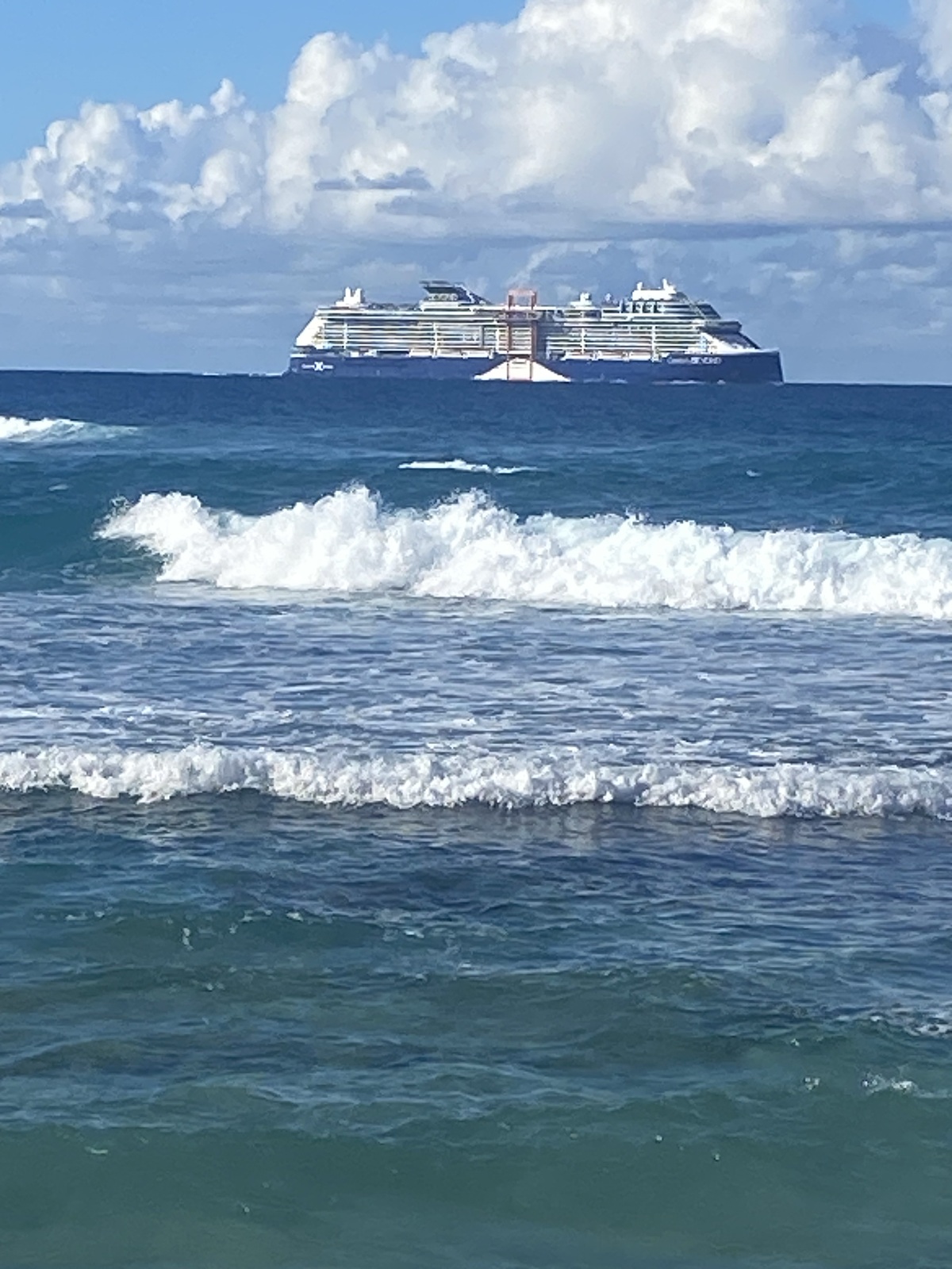 Cruise ship, Encuentro