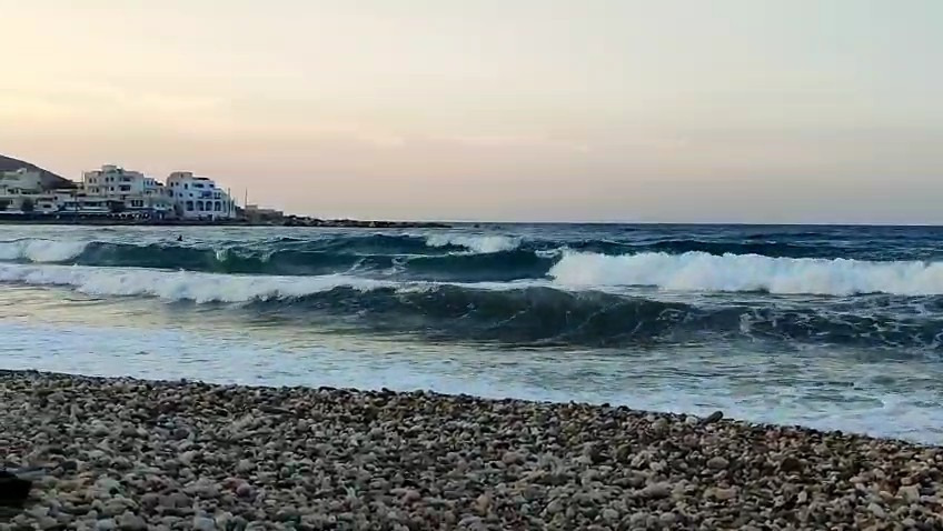Windless fun waves, Apollonas (Naxos)