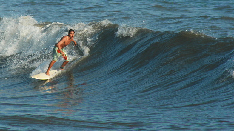 EL Muelle surf break