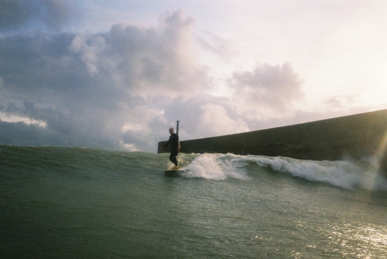 Hot pipe surf break