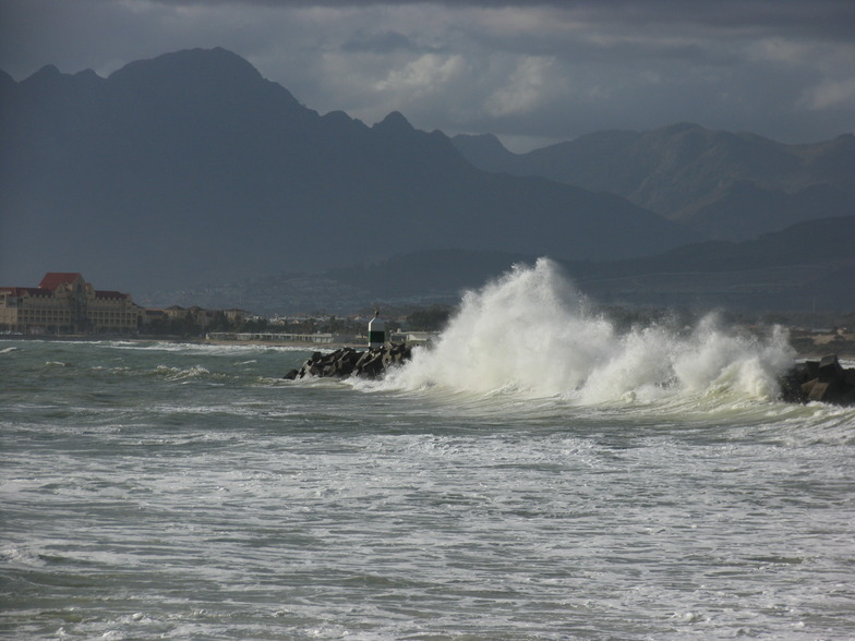 splash, Gordons Bay Harbour