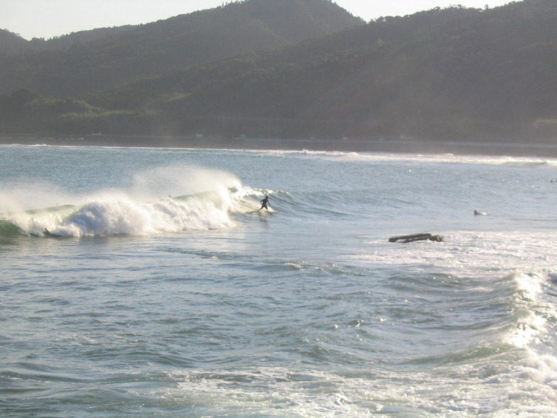 Uchiumi surf break