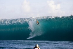 Wipeout at Teahupoo photo