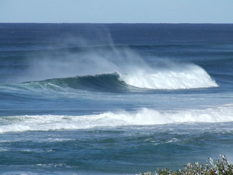 A sizeable peak sneaks through unridden, Sharps Beach