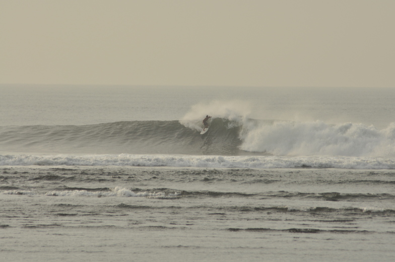 Right point break on Marinas jetty