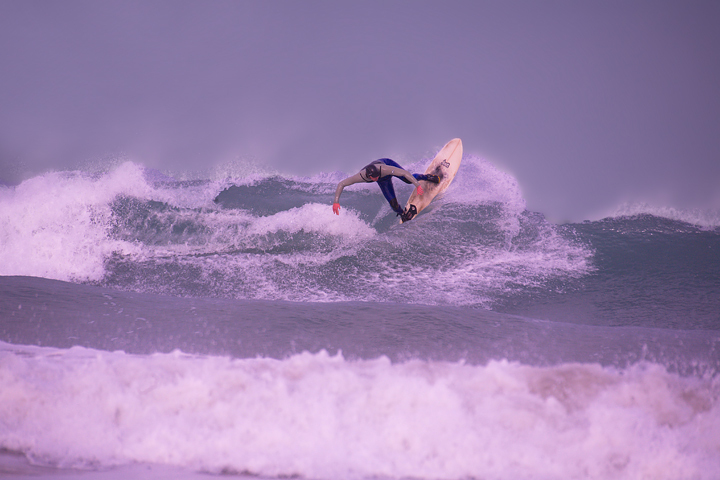 NEWQUAY TOWN BEACH SURFER DEC 2011 