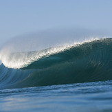 pipeline breaking to barrel, Banzai Pipeline and Backdoor