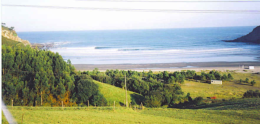 Left Unridden and perfect Playa de la Cueva (Asturias), Playa de Cueva