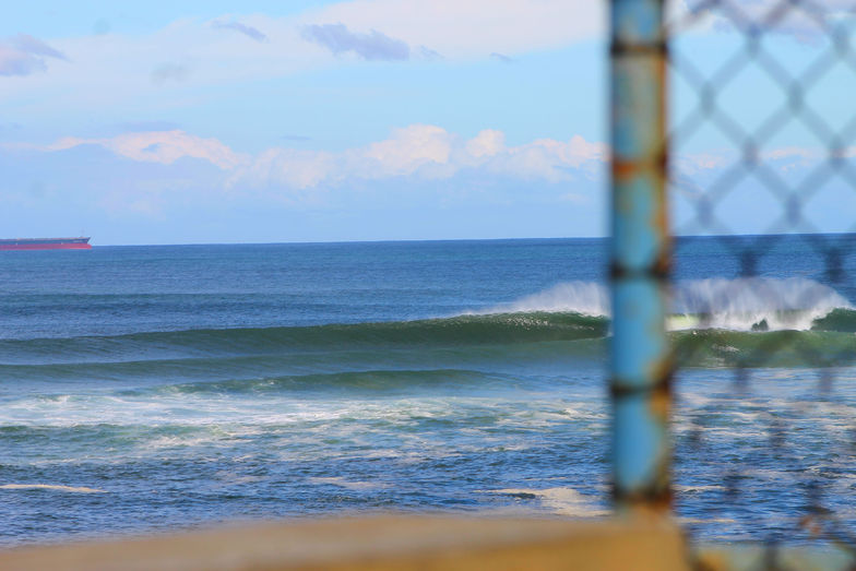 swells, Caves Beach