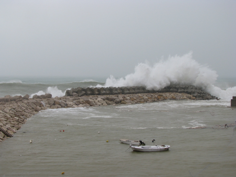 Lebanon waves 