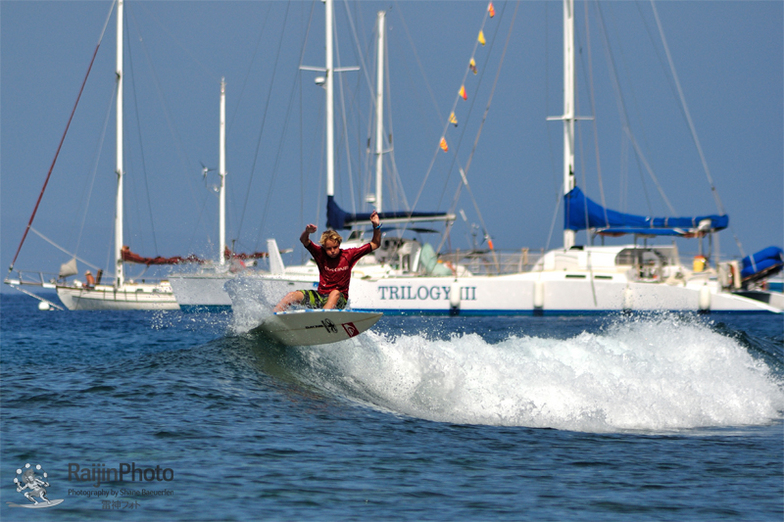 Hurley at the Harbor 2012, Lahaina Harbor Break Wall