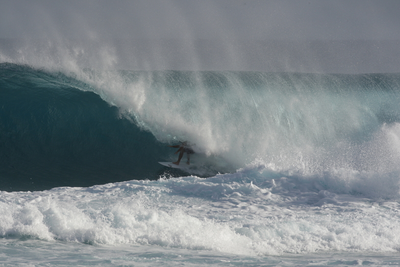 MATT TYNAN TUCKS INTO A MONSTER, Aganoa Beach