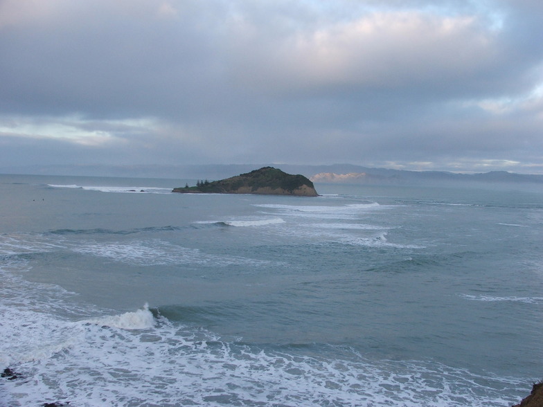 Tuamotu Winter surf breaks, Tuamotu Island