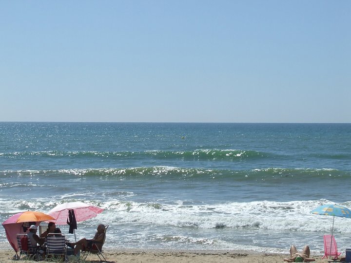 Calitas Surf waves, Playa de Tres Piedras