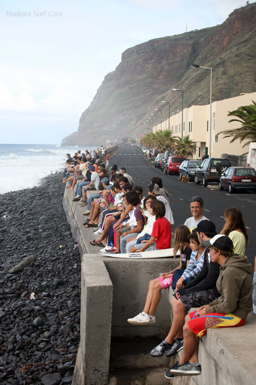 Paul do Mar surfspot, spectators enjoying competition