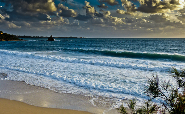 Lassi or Makris Gialos surf break