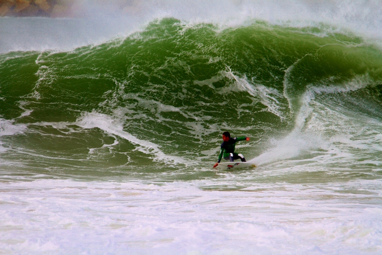 Dane Hall surfing Molhe Leste, Molho Leste