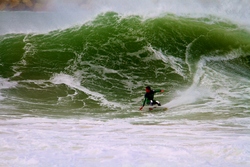 Dane Hall surfing Molhe Leste, Molho Leste photo