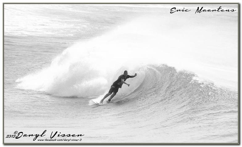Eric setting up to get tubed, Alkantstrand