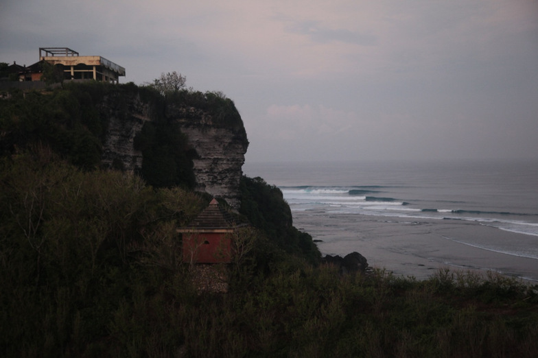 Temples surf break