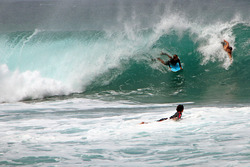 Pipeline Traffic, Banzai Pipeline and Backdoor photo