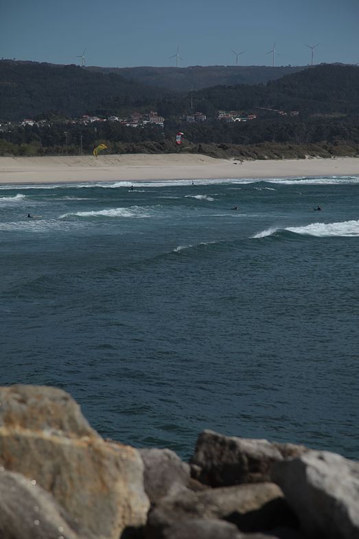 waves and wind, Vila Praia de Ancora