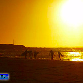 Surfistas en el Atardecer