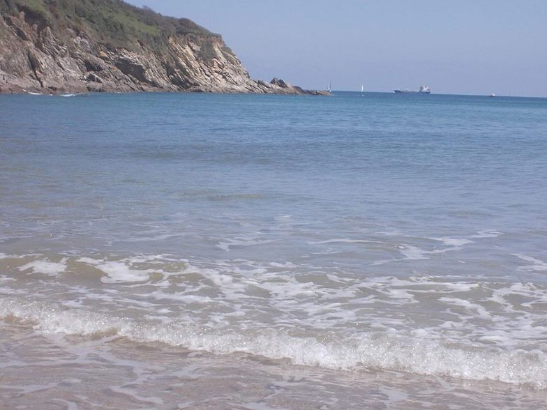 Maenporth surf break