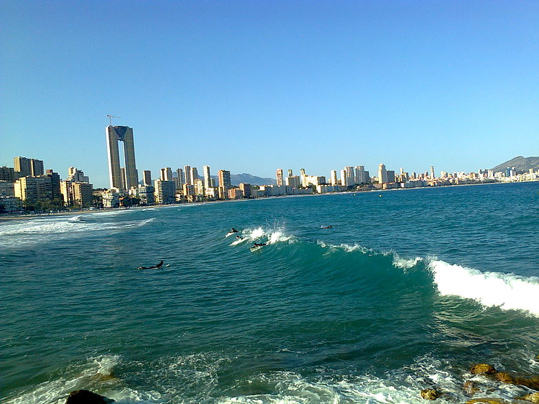 Surf en playa Poniente