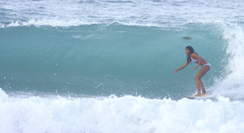 muy buena, Playa Parguito