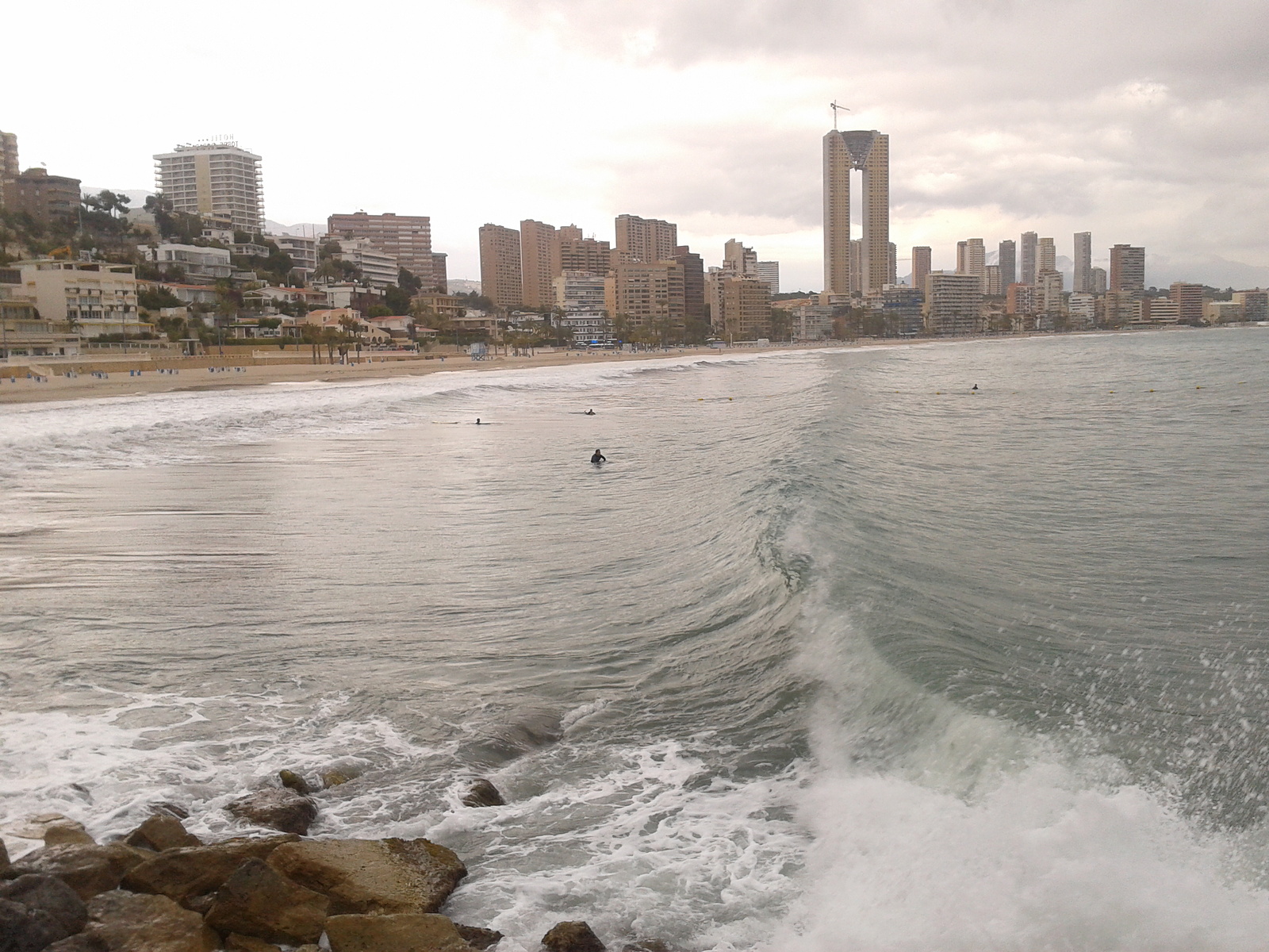 La Cala de Benidorm, Derecha de la Cala