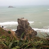 Motutara Island Surf Break, Muriwai Beach