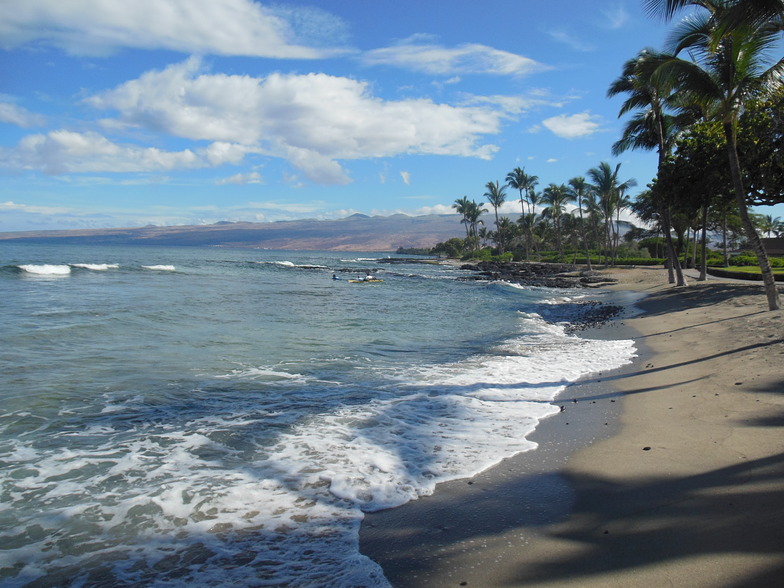 Summer surf on Big Island Hawaii, Kona Tiki