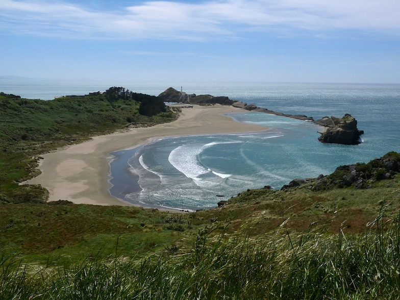 Small waves at The Gap, Castlepoint - The Gap