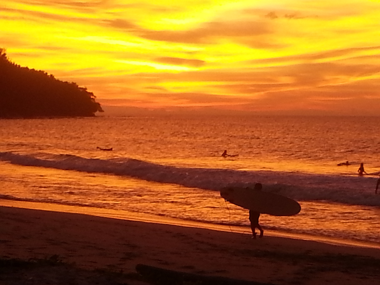 sunset at the surf shack, Kudat (Pantai Kosuhui)