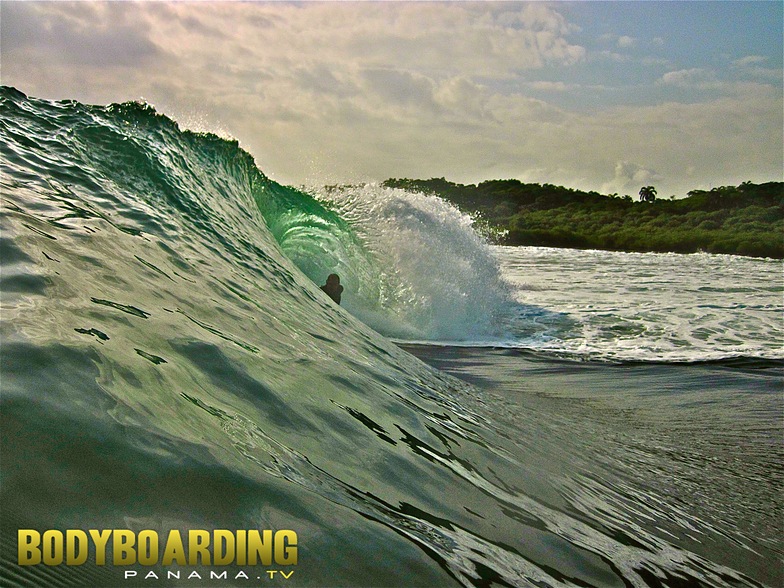 V-Land surf break