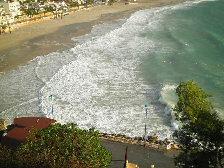 Playa Poniente surf break